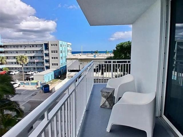  2 BR,  2.00 BTH &nbsp;Condo style home in Pompano Beach