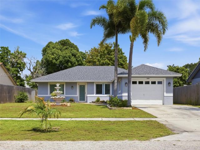 4 BR,  2.00 BTH &nbsp; style home in Lake Worth