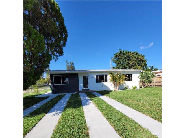  4 BR,  4.00 BTH &nbsp; style home in Miami