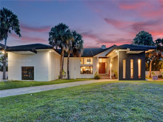  6 BR,  4.00 BTH &nbsp; style home in Kendall