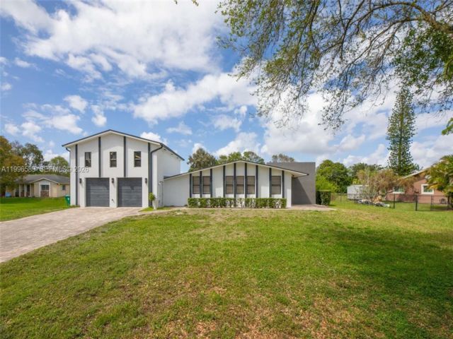  3 BR,  2.00 BTH &nbsp; style home in Davie