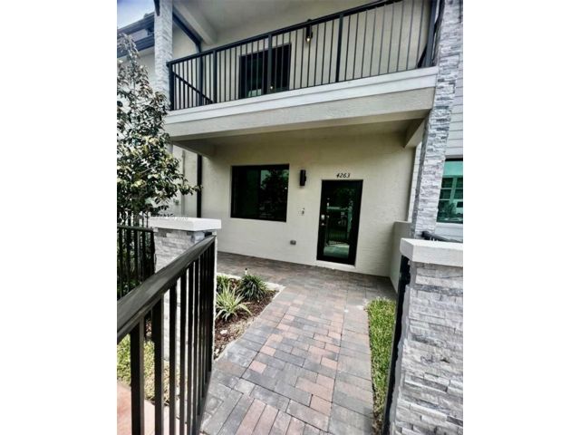 3 BR,  3.00 BTH &nbsp; style home in Medley