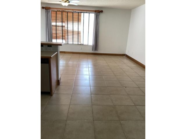  4 BR,  3.00 BTH &nbsp; style home in Hollywood