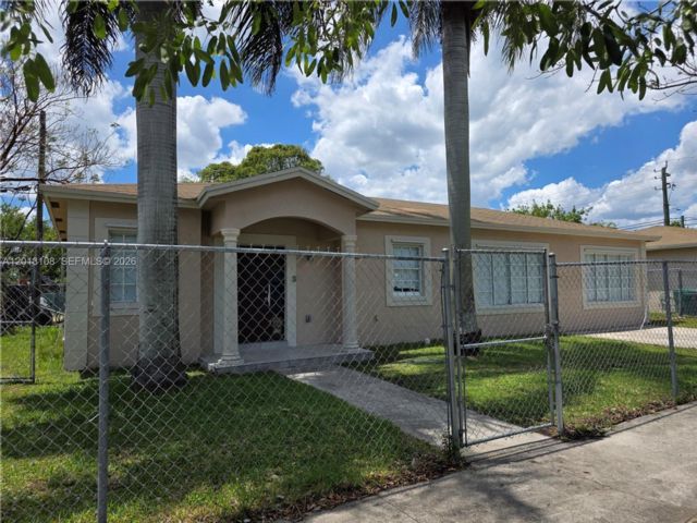  4 BR,  2.00 BTH &nbsp;Other style home in Florida City