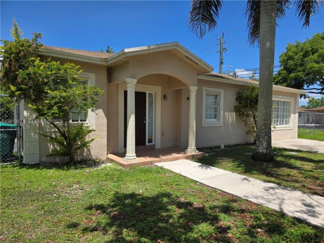  3 BR,  2.00 BTH &nbsp;Other style home in Florida City