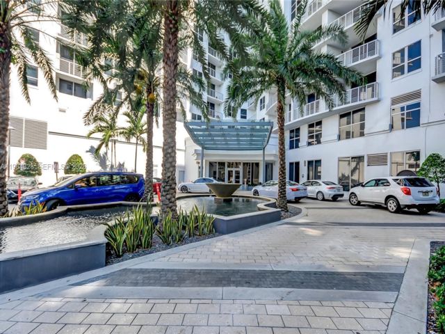  1 BR,  1.00 BTH &nbsp;Apartment style home in Hollywood