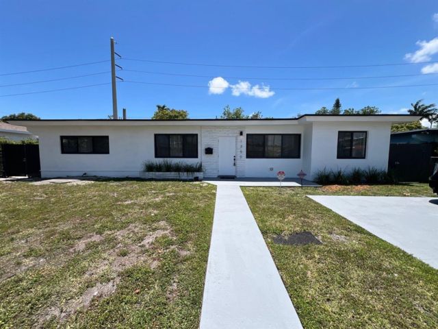  3 BR,  2.00 BTH &nbsp;Other style home in Miami