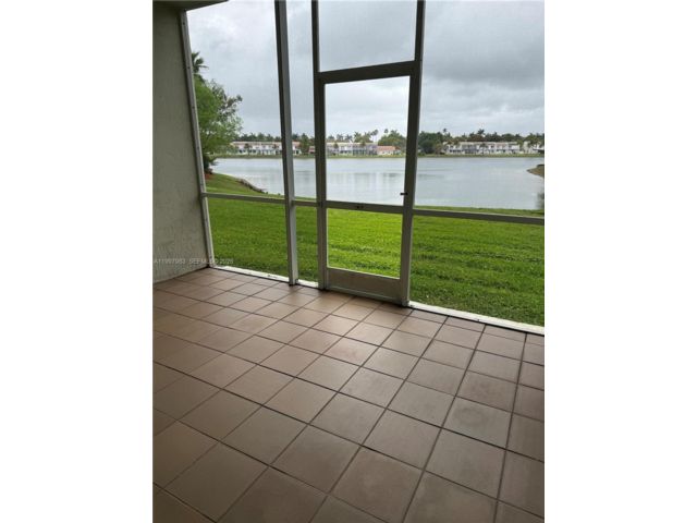  3 BR,  2.00 BTH &nbsp;Apartment style home in Medley