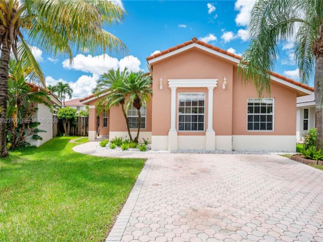 3 BR,  2.00 BTH &nbsp;Traditional style home in Miami