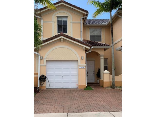  3 BR,  2.50 BTH &nbsp;Townhouse style home in Miami