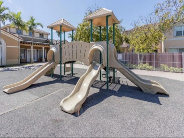[PHOTO]