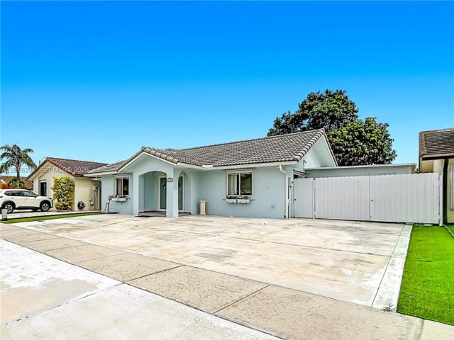  3 BR,  2.00 BTH &nbsp;Traditional style home in Miami