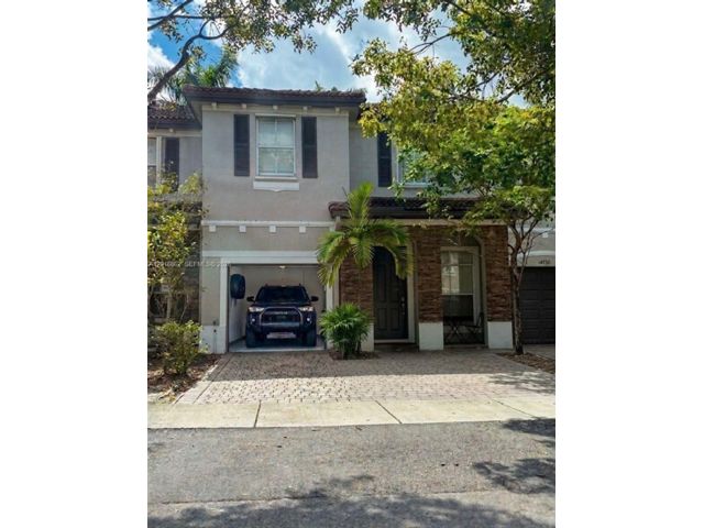 4 BR,  3.50 BTH &nbsp;Townhouse style home in Miami