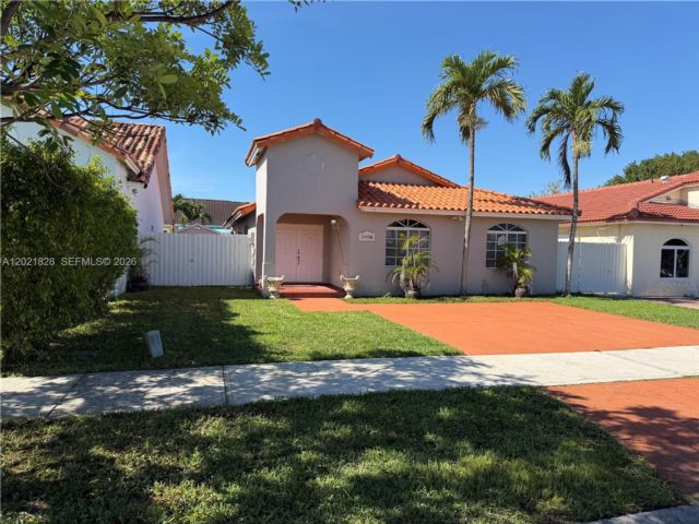  3 BR,  2.00 BTH &nbsp;Traditional style home in Miami