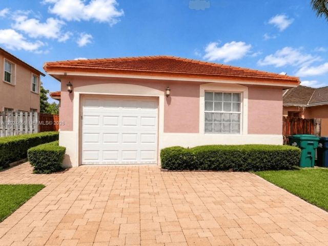  4 BR,  2.00 BTH &nbsp;Traditional style home in Miami