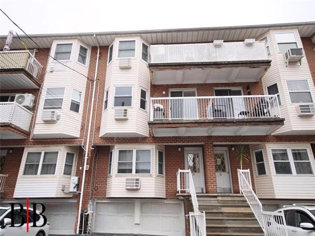  2 BR,  2.00 BTH &nbsp;Condominium style home in Bergen Beach