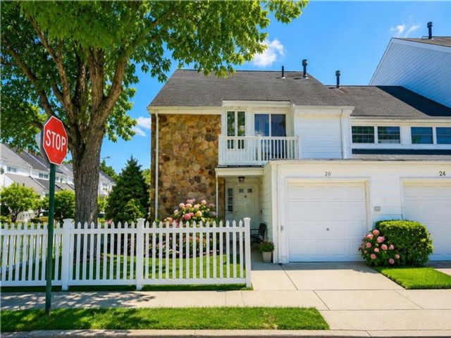  4 BR,  3.00 BTH &nbsp;Single family style home in Arden Heights