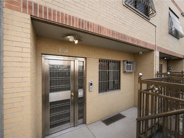  1 BR,  1.00 BTH &nbsp;Condominium style home in Bensonhurst