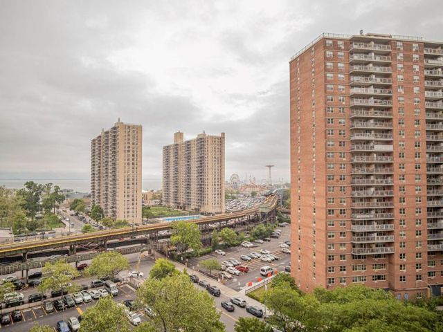  2 BR,  1.00 BTH &nbsp;Co-op style home in Brighton Beach