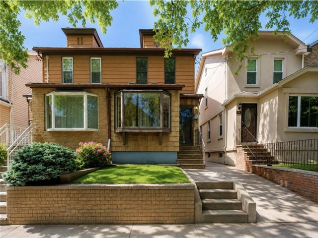  3 BR,  3.00 BTH &nbsp;Single family style home in Dyker Heights