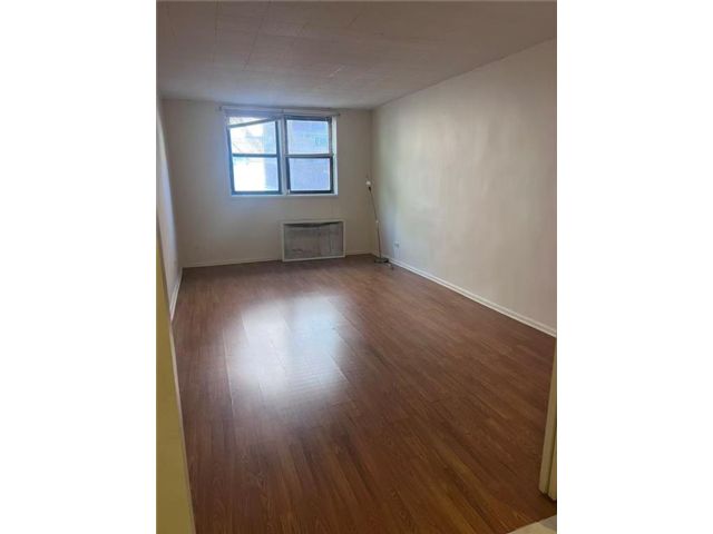  1 BR,  1.00 BTH &nbsp;Co-op style home in Kensington