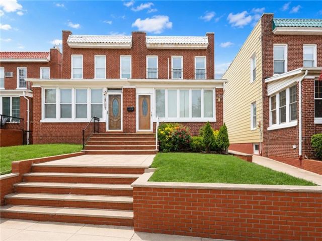  5 BR,  3.50 BTH &nbsp;Single family style home in Dyker Heights