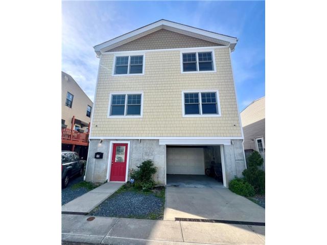  3 BR,  3.00 BTH &nbsp;Single family style home in Gerritsen Beach