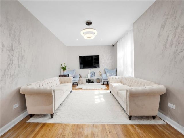  2 BR,  1.00 BTH &nbsp;Co-op style home in Bay Ridge