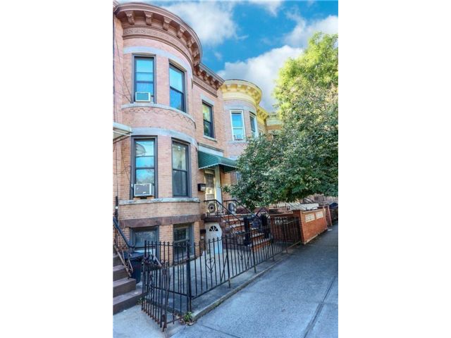  5 BR,  3.00 BTH &nbsp;Multi-family style home in Sunset Park