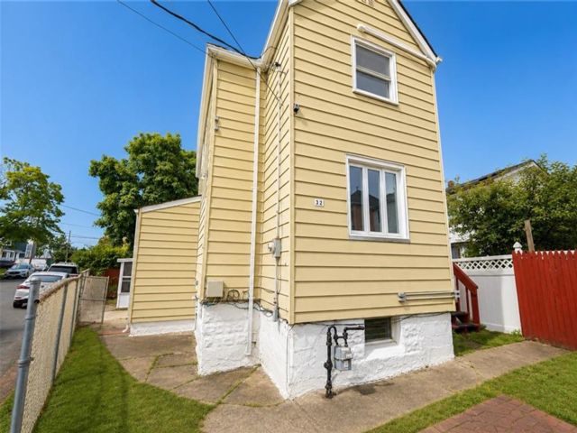  4 BR,  3.00 BTH &nbsp;Single family style home in South Beach