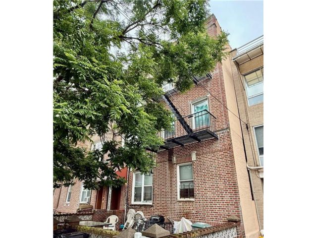 12 BR,  0.00 BTH &nbsp;Multi-family style home in Bensonhurst