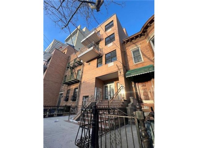  1 BR,  1.00 BTH &nbsp;Condominium style home in Sunset Park