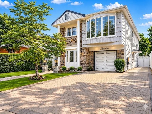  4 BR,  4.00 BTH &nbsp;Multi-family style home in Bulls Head