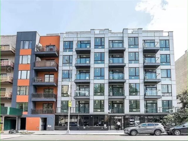  2 BR,  2.00 BTH &nbsp;Condominium style home in Sheepshead Bay