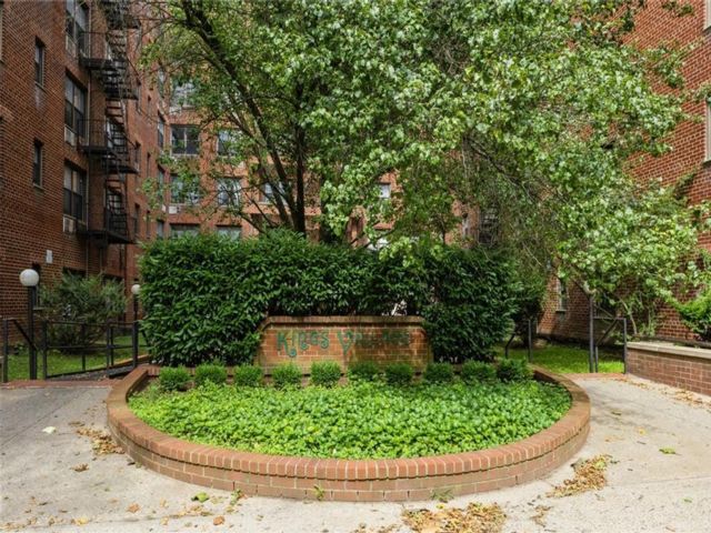  1 BR,  1.00 BTH &nbsp;Co-op style home in Flatlands