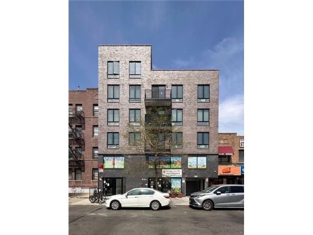  2 BR,  2.00 BTH &nbsp;Condominium style home in Bath Beach