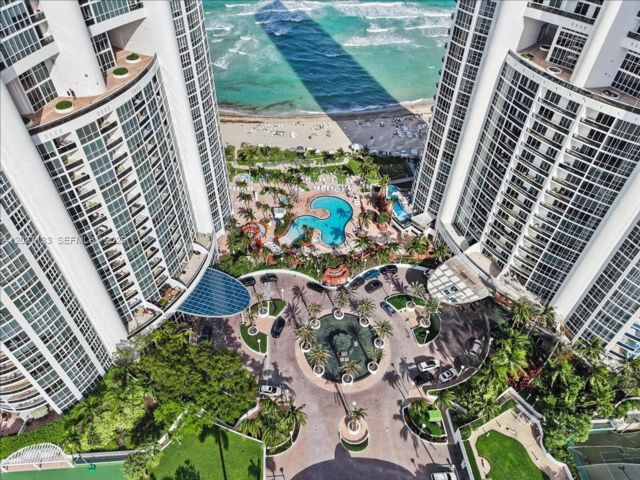 2 BR,  2.00 BTH &nbsp;Condo style home in Sunny Isles Beach