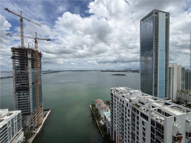  2 BR,  2.00 BTH &nbsp;Condo style home in Miami