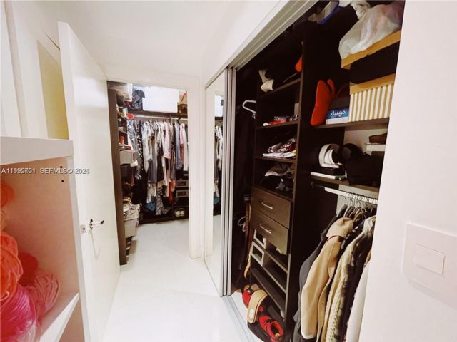 [PHOTO]