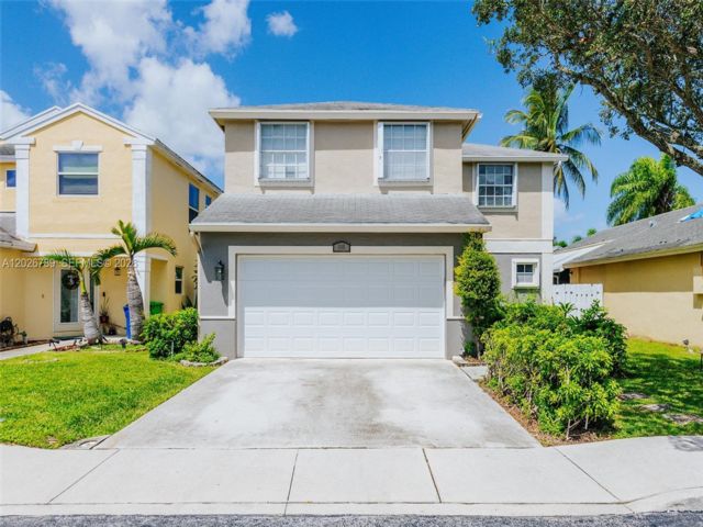  4 BR,  2.50 BTH &nbsp; style home in Sunrise