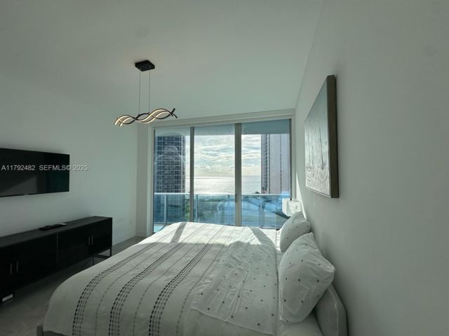 [PHOTO]