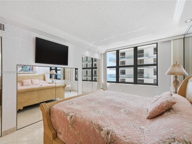 [PHOTO]