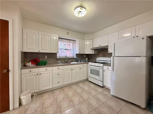 [PHOTO]