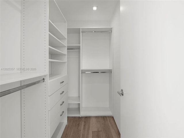 [PHOTO]