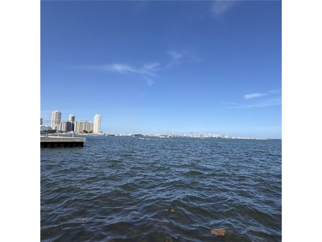 [PHOTO]