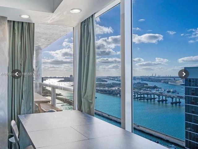  3 BR,  4.50 BTH &nbsp; style home in Miami