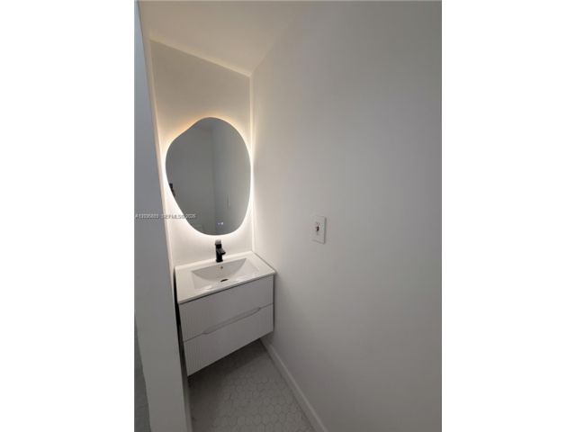 [PHOTO]