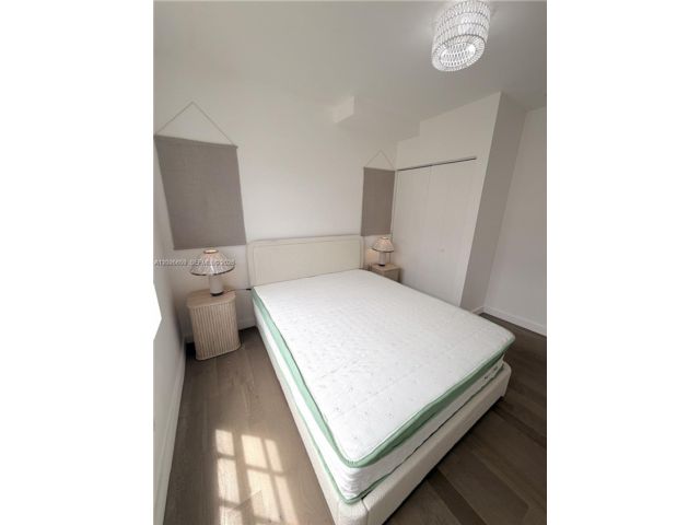 [PHOTO]