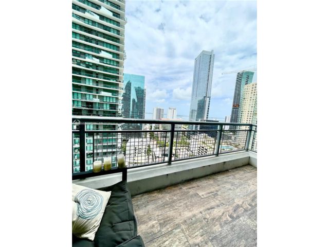 [PHOTO]