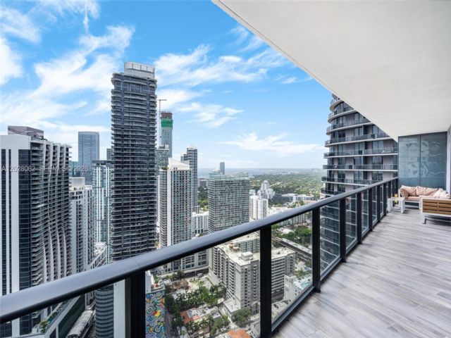  2 BR,  2.50 BTH &nbsp; style home in Miami